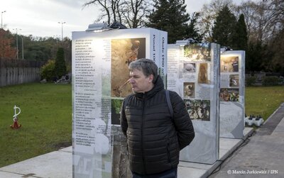 Otwarcie wystawy IPN „Kwatera Ł – panteon narodowy pod cmentarnym murem” – 26 października 2017. Fot. Marcin Jurkiewicz (IPN)