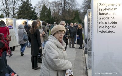 Otwarcie wystawy IPN „Kwatera Ł – panteon narodowy pod cmentarnym murem” – 26 października 2017. Fot. Marcin Jurkiewicz (IPN)