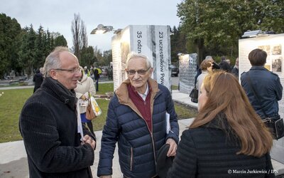 Otwarcie wystawy IPN „Kwatera Ł – panteon narodowy pod cmentarnym murem”. Andrzej Pilecki – 26 października 2017. Fot. Marcin Jurkiewicz (IPN)