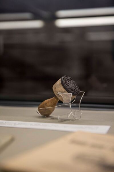 Pieczęć „N.Z.W. KP Wisła”. Fot. Katarzyna Adamów (IPN)