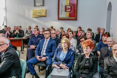 Starostwo Powiatowe w Gorlicach – Uroczystość wręczenia Krzyży Komandorskich Orderu Odrodzenia Polski. Fot. Sławomir Kasper (IPN)