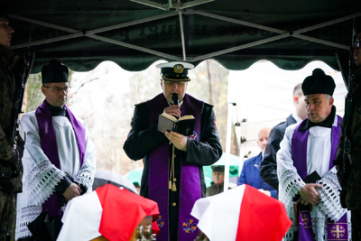 Uroczysty pogrzeb szczątków nieznanych z imienia i nazwiska żołnierzy Wojska Polskiego – fot. MN/BUWiM