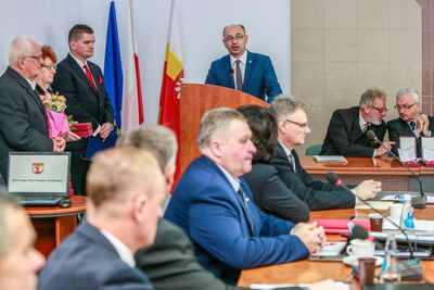 Starostwo Powiatowe w Gorlicach – Uroczystość wręczenia Krzyży Komandorskich Orderu Odrodzenia Polski. Fot. Sławomir Kasper (IPN)