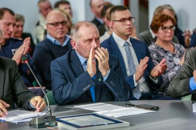 Starostwo Powiatowe w Gorlicach – Uroczystość wręczenia Krzyży Komandorskich Orderu Odrodzenia Polski. Fot. Sławomir Kasper (IPN)