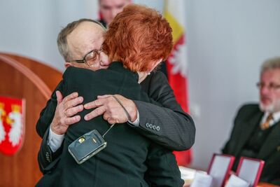 Starostwo Powiatowe w Gorlicach – Uroczystość wręczenia Krzyży Komandorskich Orderu Odrodzenia Polski. Fot. Sławomir Kasper (IPN)