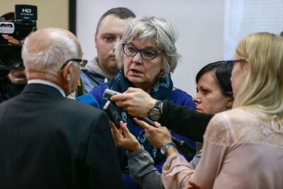 Starostwo Powiatowe w Jaśle – Uroczystość wręczenia Krzyży Komandorskich Orderu Odrodzenia Polski przyznanych Eleonorze i Stanisławowi Goleniom. Fot. Sławomir Kasper (IPN)