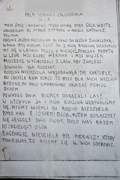 Świadectwa Żydów ukrywanych przez rodzinę Niedzielów (z arch. Teresy Sojki). Fot. Sławomir Kasper (IPN)