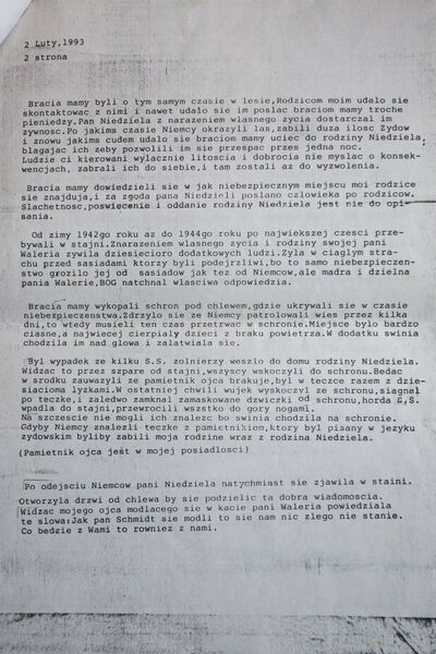 Świadectwa Żydów ukrywanych przez rodzinę Niedzielów (z arch. Teresy Sojki). Fot. Sławomir Kasper (IPN)