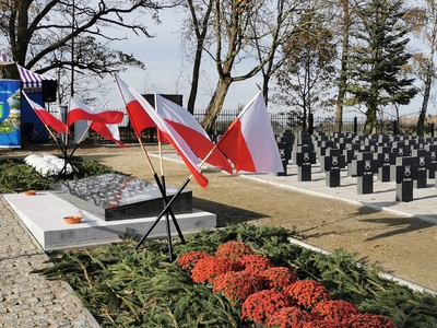 Cmentarz wojenny w Mełnie - po remoncie