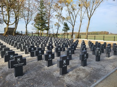 Cmentarz wojenny w Mełnie - po remoncie