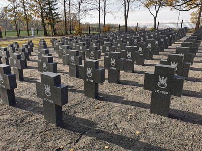 Cmentarz wojenny w Mełnie - po remoncie