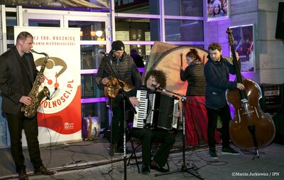 Przedpremierowy pokaz filmu „Piłsudski Bronisław – zesłaniec, etnograf, patriota” podczas warszawskiej inauguracji „Pulsu Wolności” – 6 listopada 2017. Fot. Marcin Jurkiewicz (IPN)