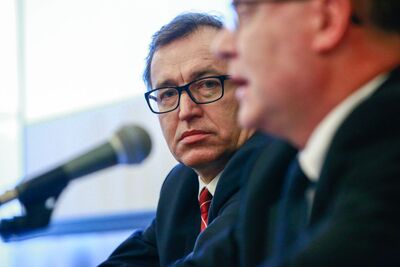 Konferencja prasowa „Dekomunizacja w Warszawie – zarządzenia wojewody w sprawie zmiany nazw ulic”. Prezes IPN Jarosław Szarek i wojewoda mazowiecki Zdzisław Sipiera. Fot. Sławomir Kasper (IPN)