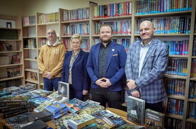 Przekazanie materiałów do Szkoły Podstawowej w Skierniewicach – 4 stycznia 2024. Fot. Łukasz Saptura.