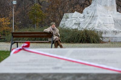 Odsłonięcie tablicy wdzięczności wobec władz i mieszkańców księstwa Kolhapur w Indiach – Warszawa, 10 listopada 2017. Fot. Sławomir Kasper (IPN)