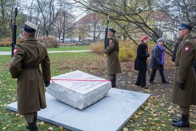 Odsłonięcie tablicy wdzięczności wobec władz i mieszkańców księstwa Kolhapur w Indiach – Warszawa, 10 listopada 2017. Fot. Sławomir Kasper (IPN)