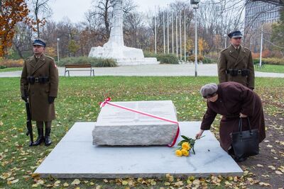 Odsłonięcie tablicy wdzięczności wobec władz i mieszkańców księstwa Kolhapur w Indiach – Warszawa, 10 listopada 2017. Fot. Sławomir Kasper (IPN)
