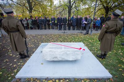 Odsłonięcie tablicy wdzięczności wobec władz i mieszkańców księstwa Kolhapur w Indiach – Warszawa, 10 listopada 2017. Fot. Sławomir Kasper (IPN)