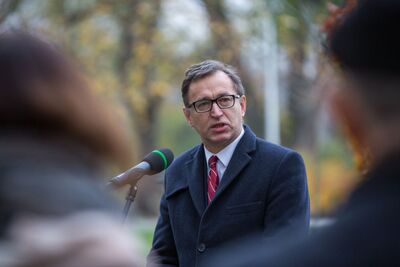 Odsłonięcie tablicy wdzięczności wobec władz i mieszkańców księstwa Kolhapur w Indiach – Warszawa, 10 listopada 2017. Fot. Sławomir Kasper (IPN)