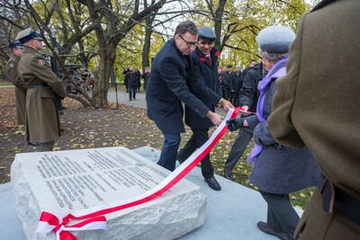 Odsłonięcie tablicy wdzięczności wobec władz i mieszkańców księstwa Kolhapur w Indiach – Warszawa, 10 listopada 2017. Fot. Sławomir Kasper (IPN)