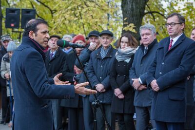 Odsłonięcie tablicy wdzięczności wobec władz i mieszkańców księstwa Kolhapur w Indiach – Warszawa, 10 listopada 2017. Fot. Sławomir Kasper (IPN)