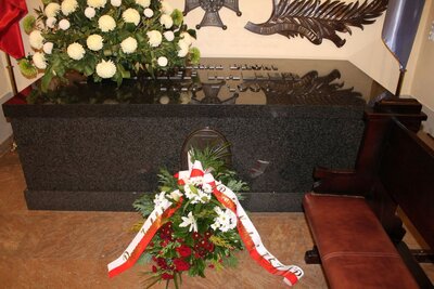 Miejsce spoczynku gen. Józefa Hallera w krypcie w kościele garnizonowym św. Agnieszki w Krakowie – 11 listopada 2017