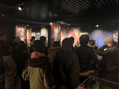 Zajęcia edukacyjne dla uczniów w Izbie Pamięci Prezydentów RP na Uchodźstwie przy Mauzoleum w Świątyni Opatrzności Bożej w Warszawie. Fot. Weronika Kubiak