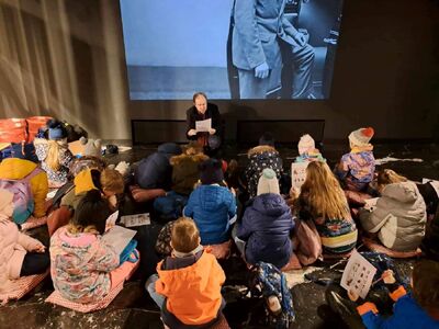 Zajęcia edukacyjne dla uczniów w Izbie Pamięci Prezydentów RP na Uchodźstwie przy Mauzoleum w Świątyni Opatrzności Bożej w Warszawie. Fot. Karol Kasprzak