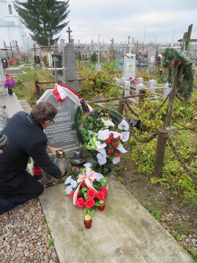 Prezes IPN przy grobie Tadeusza Jasińskiego