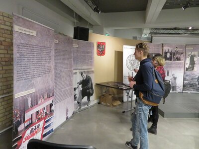 Otwarciu Przystanku Historia towarzyszyła wystawa poświęcona postaci bł. ks. Jerzego Popiełuszki