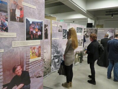 Otwarciu Przystanku Historia towarzyszyła wystawa poświęcona postaci bł. ks. Jerzego Popiełuszki