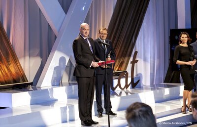 Gala X edycji konkursu Książka Historyczna Roku – 23 listopada 2017. Od lewej: Sławomir Dębski i Antoni Dudek. Fot. Marcin Jurkiewicz (IPN)