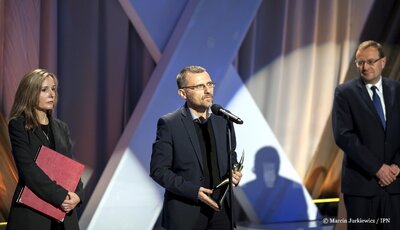 Gala X edycji konkursu Książka Historyczna Roku – 23 listopada 2017. O lewej: Joanna Dufrat i Piotr Cichoracki. Fot. Marcin Jurkiewicz (IPN)