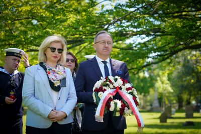 Złożenie kwiatów na cmentarzu Kingston Cemetery w Portsmouth – 4 maja 2024. Fot. Mateusz Niegowski (IPN)