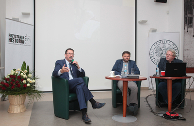 Dyskusja „Trzy niezwykłe zdjęcia Jana Pawła II – polski papież, jakiego może nie znacie” – Warszawa, 23 listopada 2017. Fot. Piotr Życieński (IPN)