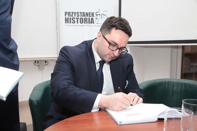 Promocja książki Rafała Łatki i ks. Józefa Mareckiego „Kościół katolicki w Polsce rządzonej przez komunistów”. Fot. Piotr Życieński (IPN)