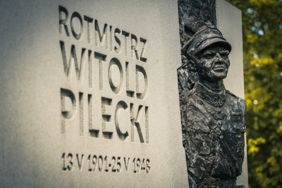 Znicze pamięci w 76. rocznicę śmierci rtm. Witolda Pileckiego – Warszawa, 25 maja 2024. Na zdj. dyrektor BUWiM IPN Adam Siwek. Fot. Mateusz Niegowski (IPN)