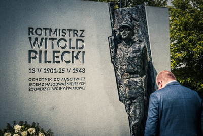 Znicze pamięci w 76. rocznicę śmierci rtm. Witolda Pileckiego – Warszawa, 25 maja 2024. Na zdj. dyrektor BUWiM IPN Adam Siwek. Fot. Mateusz Niegowski (IPN)