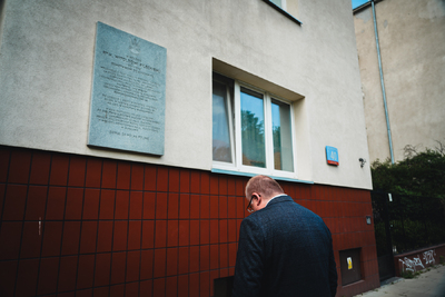 Znicze pamięci w 76. rocznicę śmierci rtm. Witolda Pileckiego – Warszawa, 25 maja 2024. Na zdj. dyrektor BUWiM IPN Adam Siwek. Fot. Mateusz Niegowski (IPN)