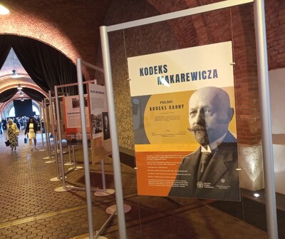 Prezentacja wystawy „Kodeks Makarewicza” w Arkadach Kubickiego na Zamku Królewskim w Warszawie, 11 lipca 2022. Fot. Michalina Żelazny/IPN