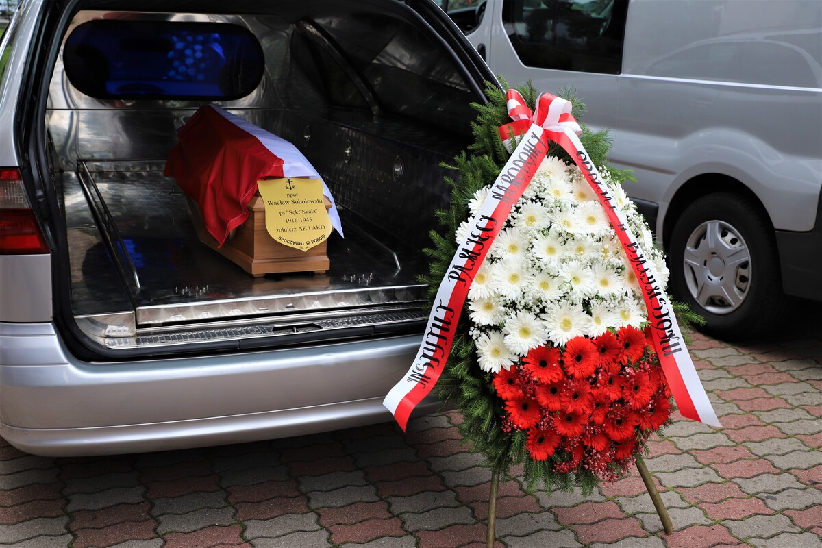 Uroczystości pogrzebowe ppor. Wacława Sobolewskiego ps. "Sęk", "Skała" - Augustów, 18 lipca 2022, Fot. Natalia Krzywicka Uroczystości pogrzebowe ppor. Wacława Sobolewskiego ps. "Sęk", "Skała" - Augustów, 18 lipca 2022, Fot. Natalia Krzywicka