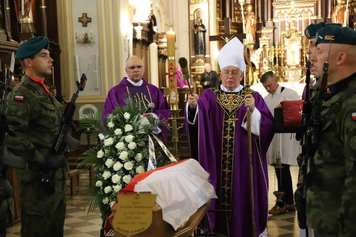 Uroczystości pogrzebowe ppor. Wacława Sobolewskiego ps. "Sęk", "Skała" - Augustów, 18 lipca 2022, Fot. Natalia Krzywicka Uroczystości pogrzebowe ppor. Wacława Sobolewskiego ps. "Sęk", "Skała" - Augustów, 18 lipca 2022, Fot. Natalia Krzywicka