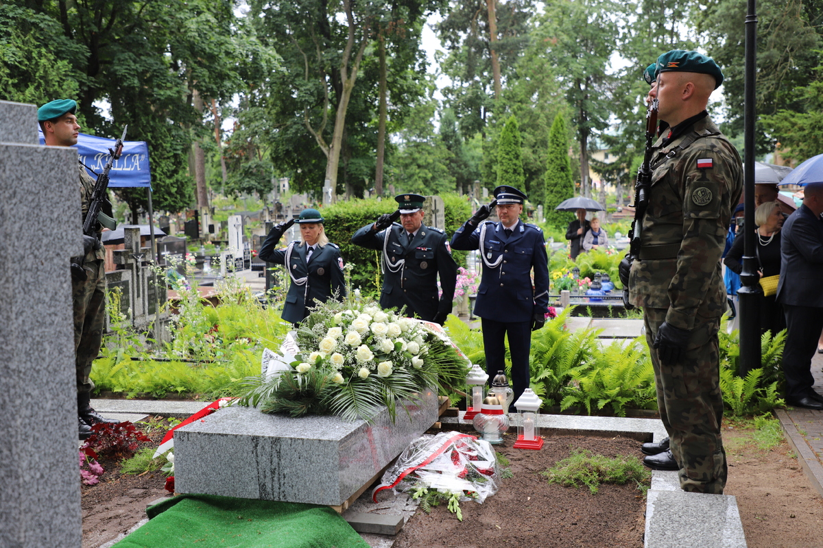Uroczystości pogrzebowe ppor. Wacława Sobolewskiego ps. "Sęk", "Skała" - Augustów, 18 lipca 2022, Fot. Natalia Krzywicka Uroczystości pogrzebowe ppor. Wacława Sobolewskiego ps. "Sęk", "Skała" - Augustów, 18 lipca 2022, Fot. Natalia Krzywicka