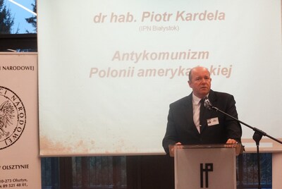 Panel V - przewodniczy dr hab. Karol Sacewicz. Pierwszy prelegent - dr hab. Piotr Kardela, dyrektor Oddziału IPN w Białymstoku
