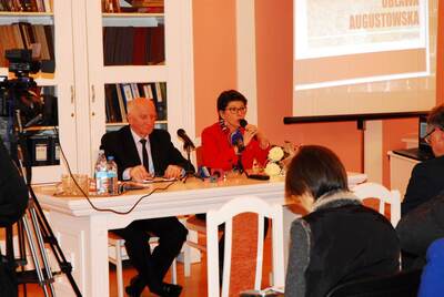 Promocja książki „Obława Augustowska 1945. Okoliczności i ofiary w dokumentach archiwalnych”. Fot. Ryszard Jarmołowicz (AP Suwałki)