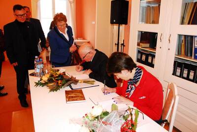 Promocja książki „Obława Augustowska 1945. Okoliczności i ofiary w dokumentach archiwalnych”. Fot. Ryszard Jarmołowicz (AP Suwałki)