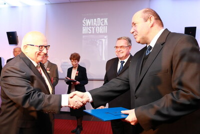 Gratulacje składa dr hab. Piotr Kardela