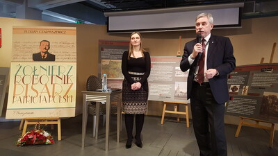 Powitanie gości przez konsula Leszka Wanata