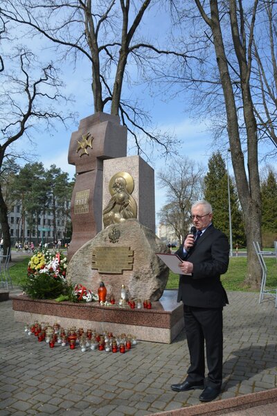 List od dyrektora Oddziału IPN dr. hab. Piotra Kardeli odczytał Eugeniusz Korneluk. Fot. W. Tokarski