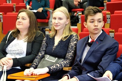 Drużyna V LO wraz z nauczycielką